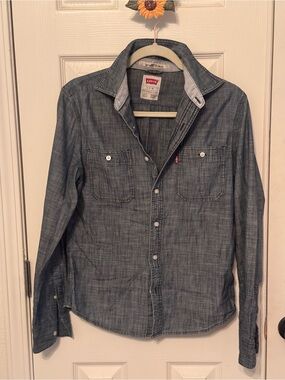 Levi's women’s Blue Denim Button-Down Shirt